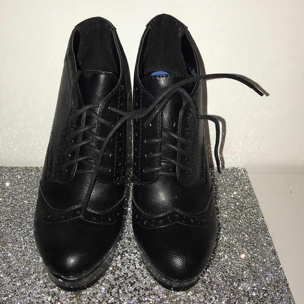 Bcbg black platform boots